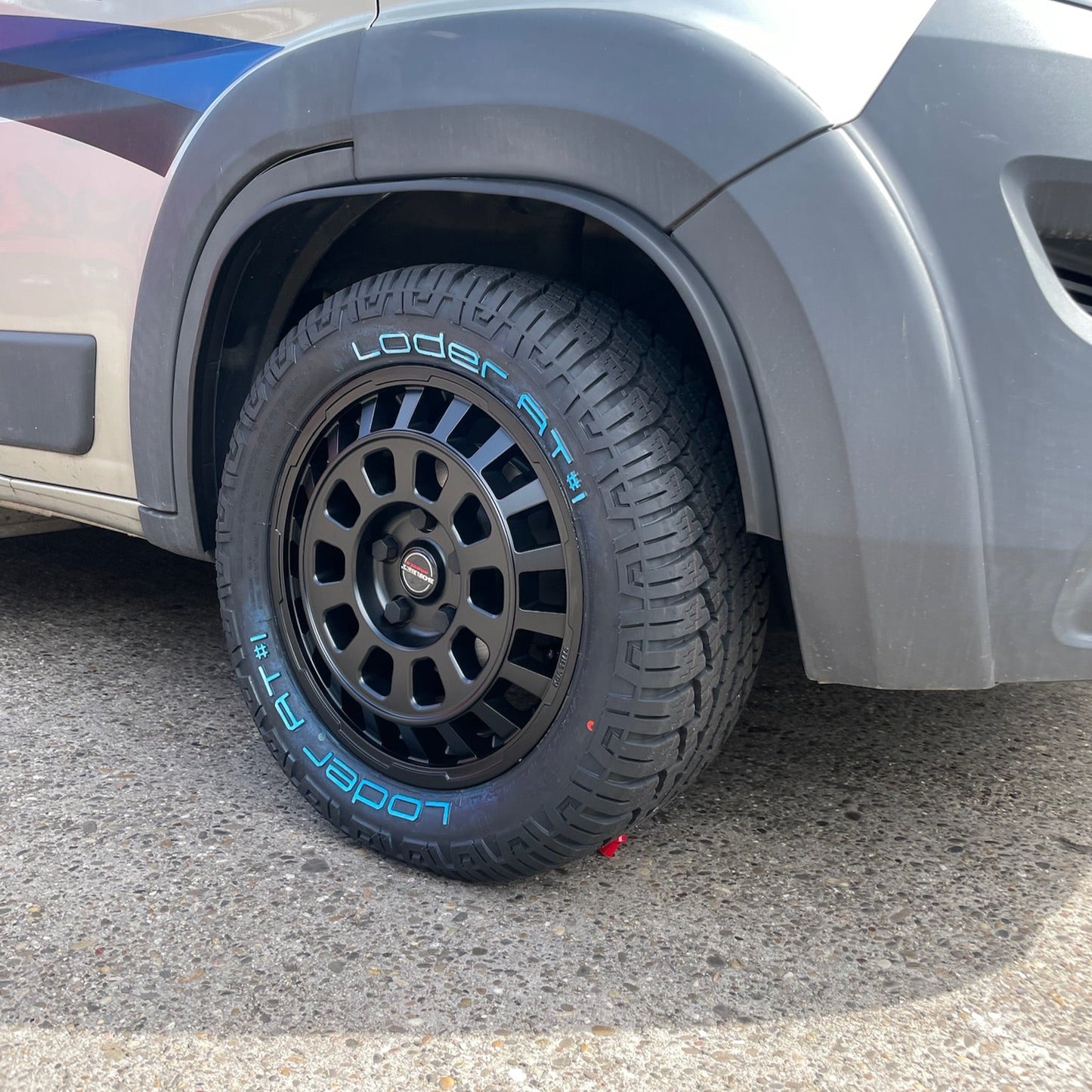 18 Zoll - Borbet CW7 schwarz matt + Loder Tire AT#1 255/55 R18 - Fiat Ducato