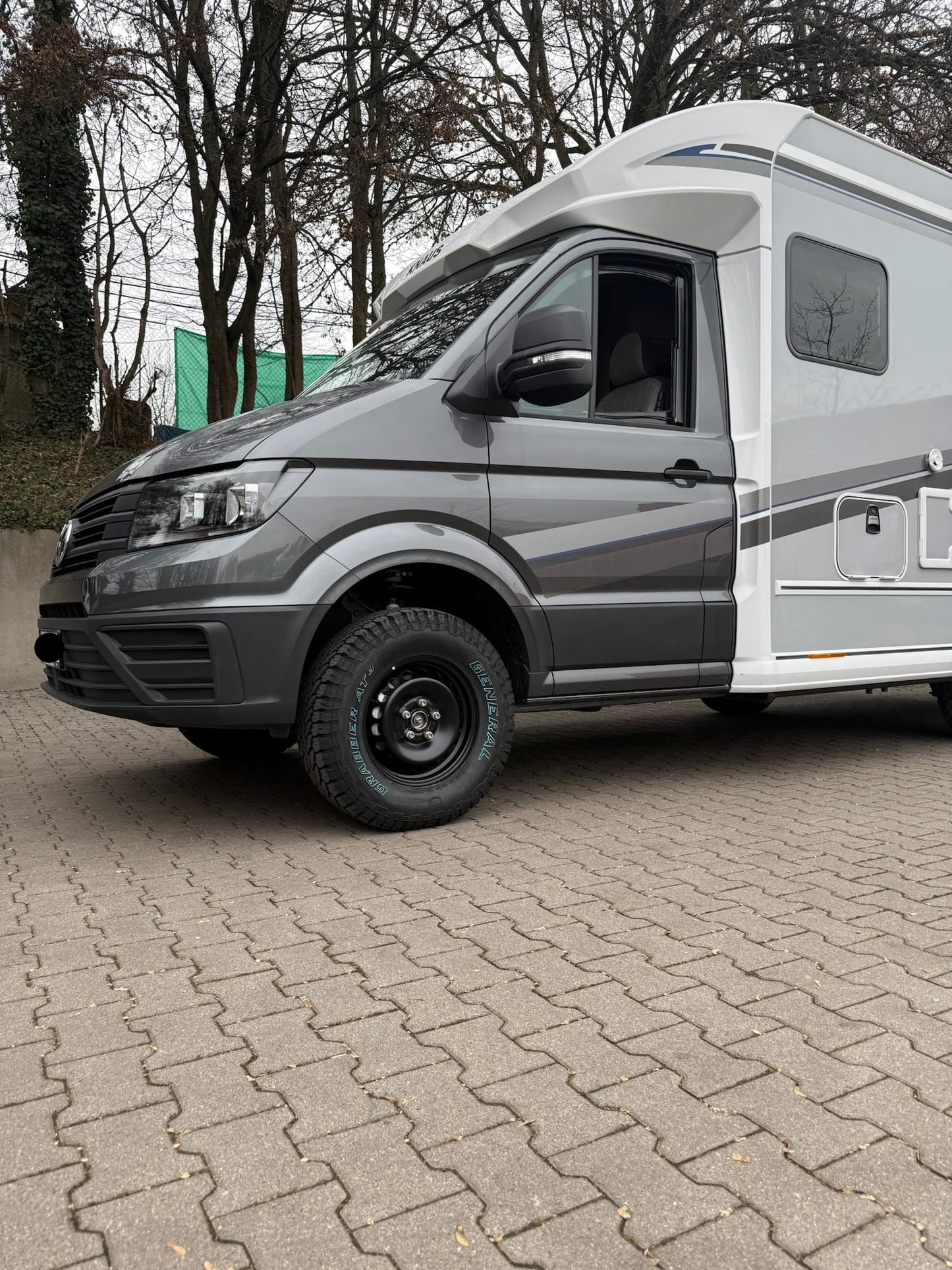 16 Zoll - VW Stahlfelge schwarz + General Tire Grabber AT3 255/70 R16 - VW Crafter / MAN TGE