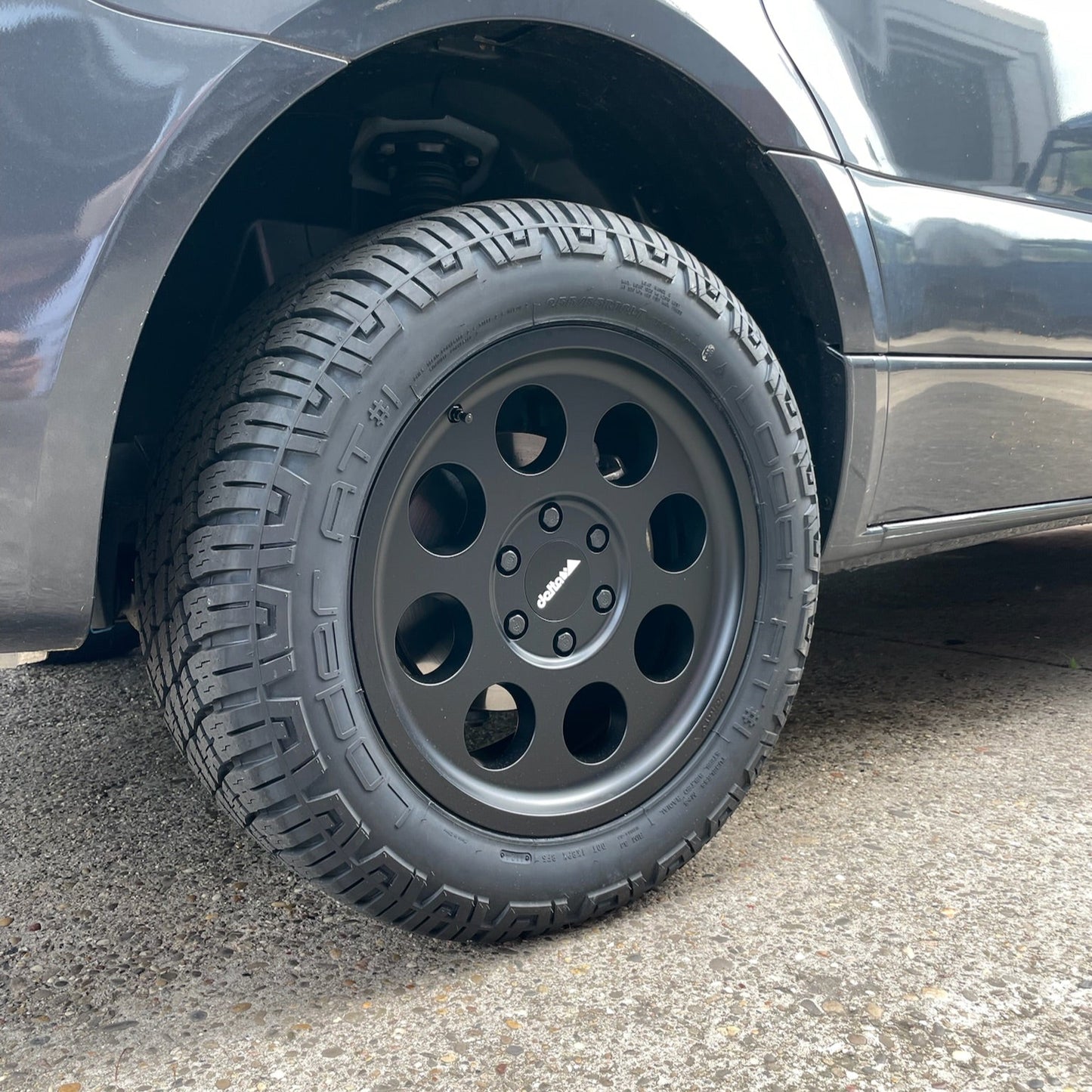 18 Zoll - Delta Klassik schwarz matt + Loder Tire AT#1 255/55 R18 - Mercedes Sprinter