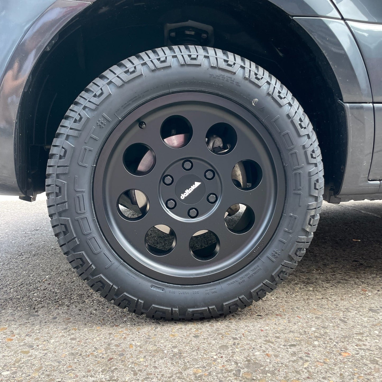18 Zoll - Delta Klassik schwarz matt + Loder Tire AT#1 255/55 R18 - Mercedes Sprinter