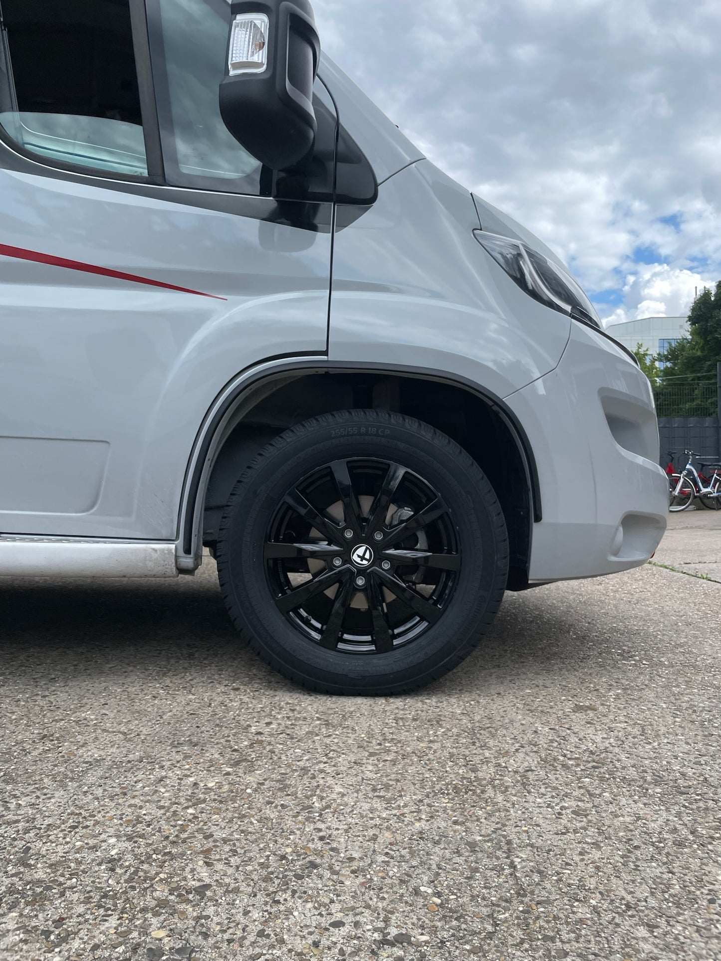 18 Zoll - Tomason TN28 Flow schwarz + Continetal VanContact Camper 255/55 R18 - Fiat Ducato