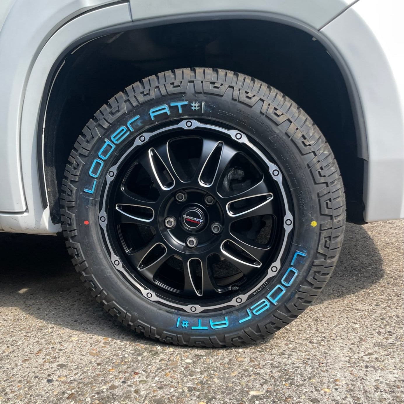 18 Zoll - Borbet CW8 schwarz matt poliert + Loder Tire AT#1 255/55 R18 - Mercedes Sprinter