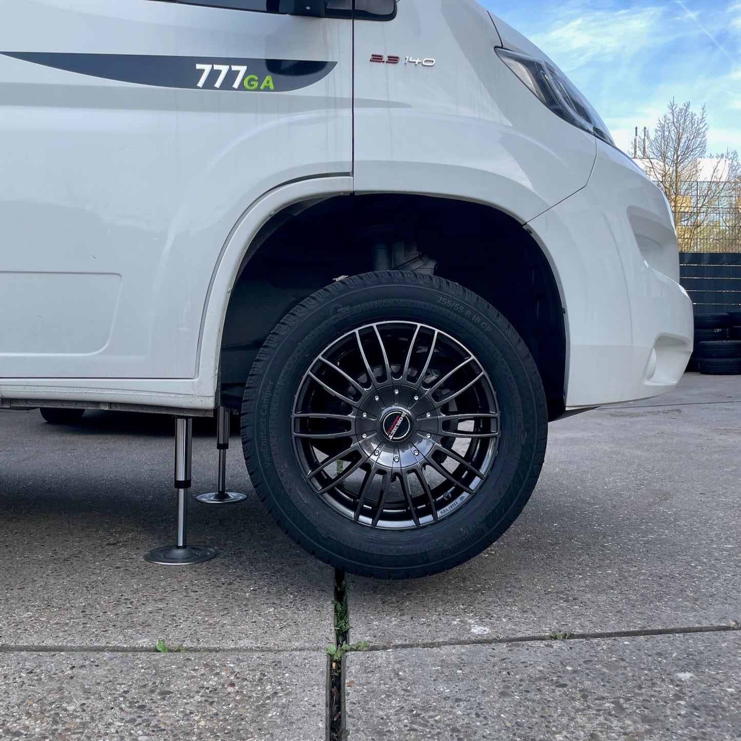 18 Zoll - Borbet CW3 mistral anthrazit glossy + Continetal VanContact Camper 255/55 R18 - Fiat Ducato
