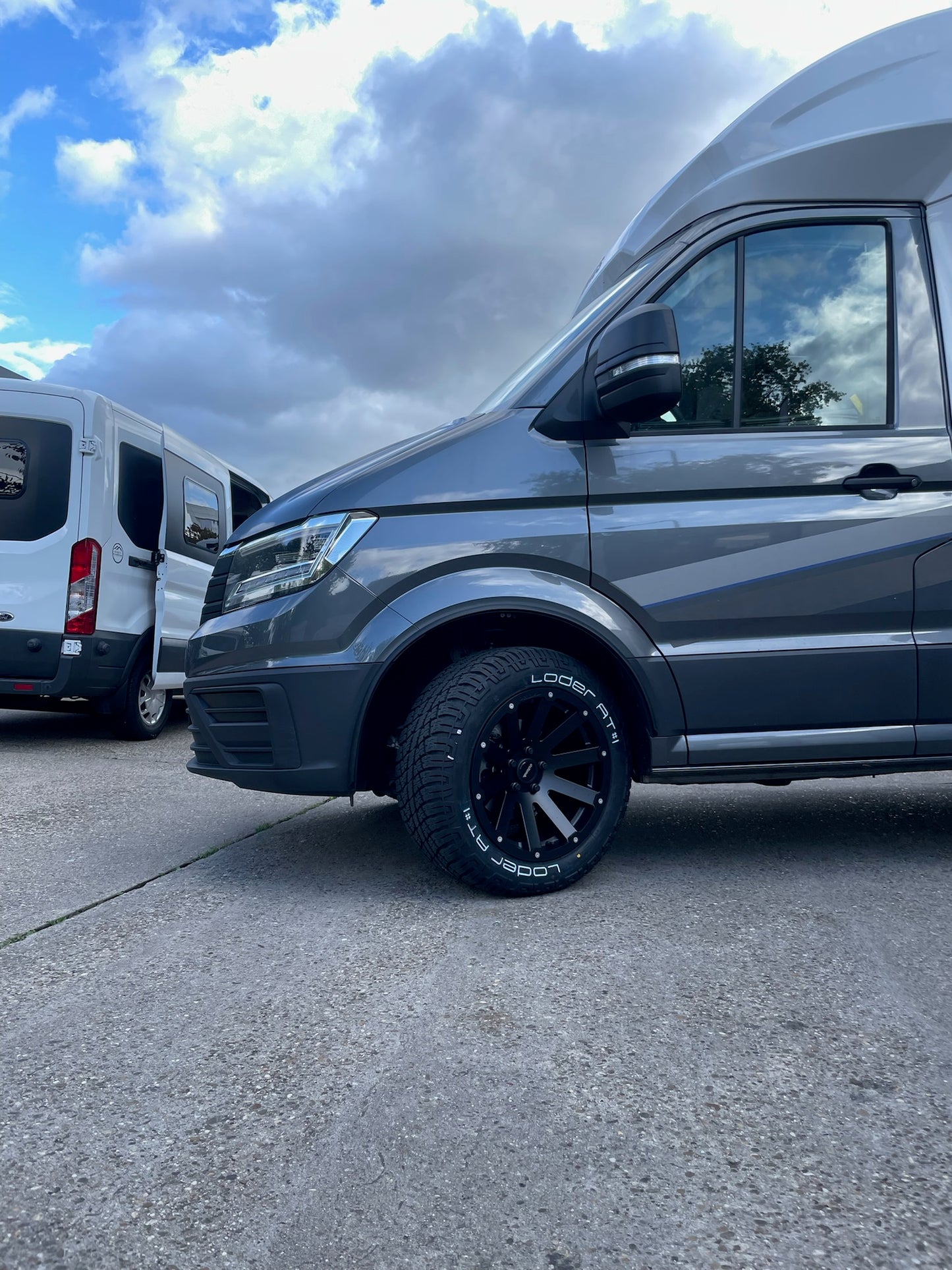 18 Zoll - Delta 4x4 Hanma schwarz matt + Loder Tire AT#1 255/55 R18 - VW Crafter / MAN TGE
