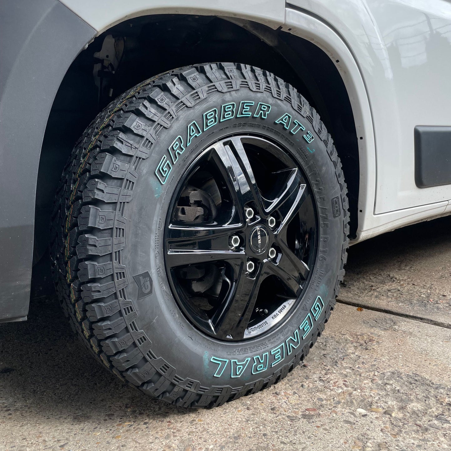 16 Zoll - Borbet CWD + Grabber AT3 - Fiat Ducato 5x118