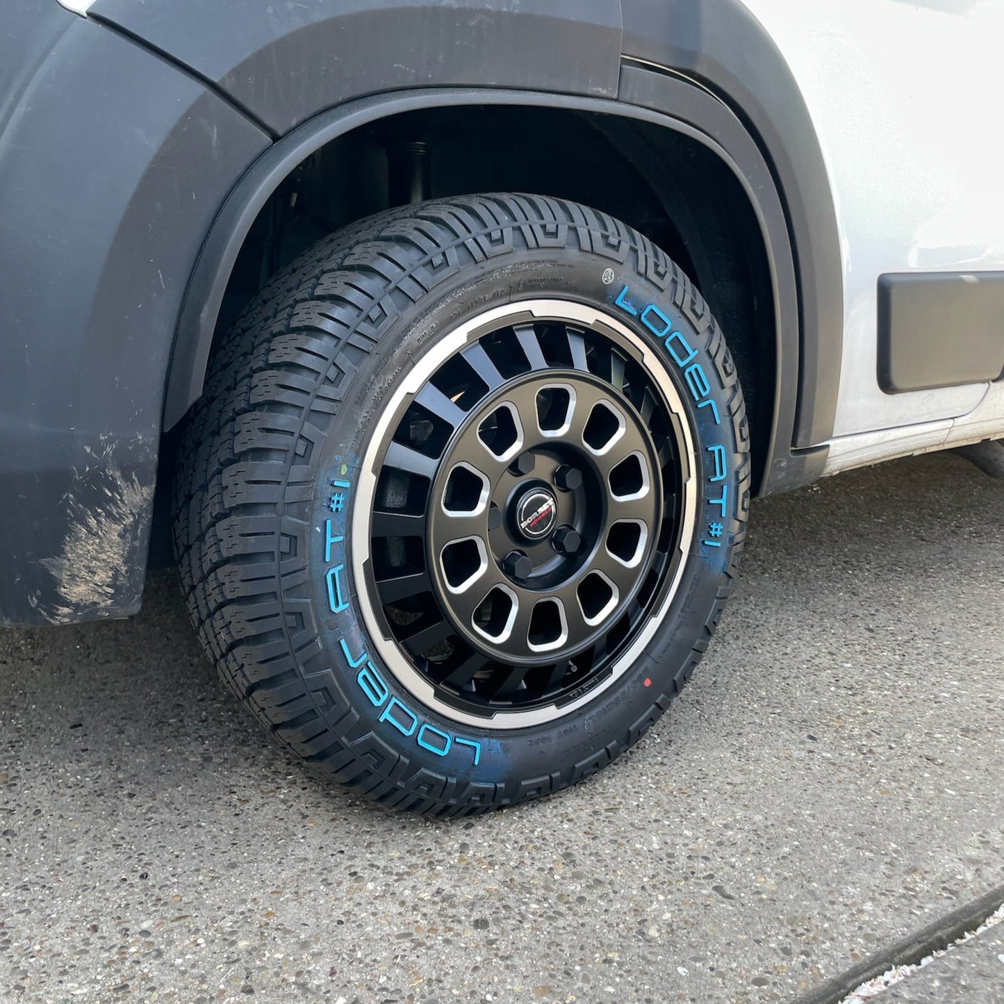 18 Zoll - Borbet CW7 schwarz matt poliert + Loder Tire AT#1 255/55 R18 - Fiat Ducato
