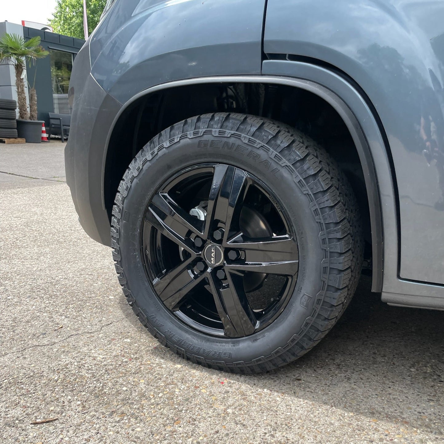 18 Zoll - MAK Stone 5 schwarz + General Tire Grabber AT3 255/55 R18 - Fiat Ducato