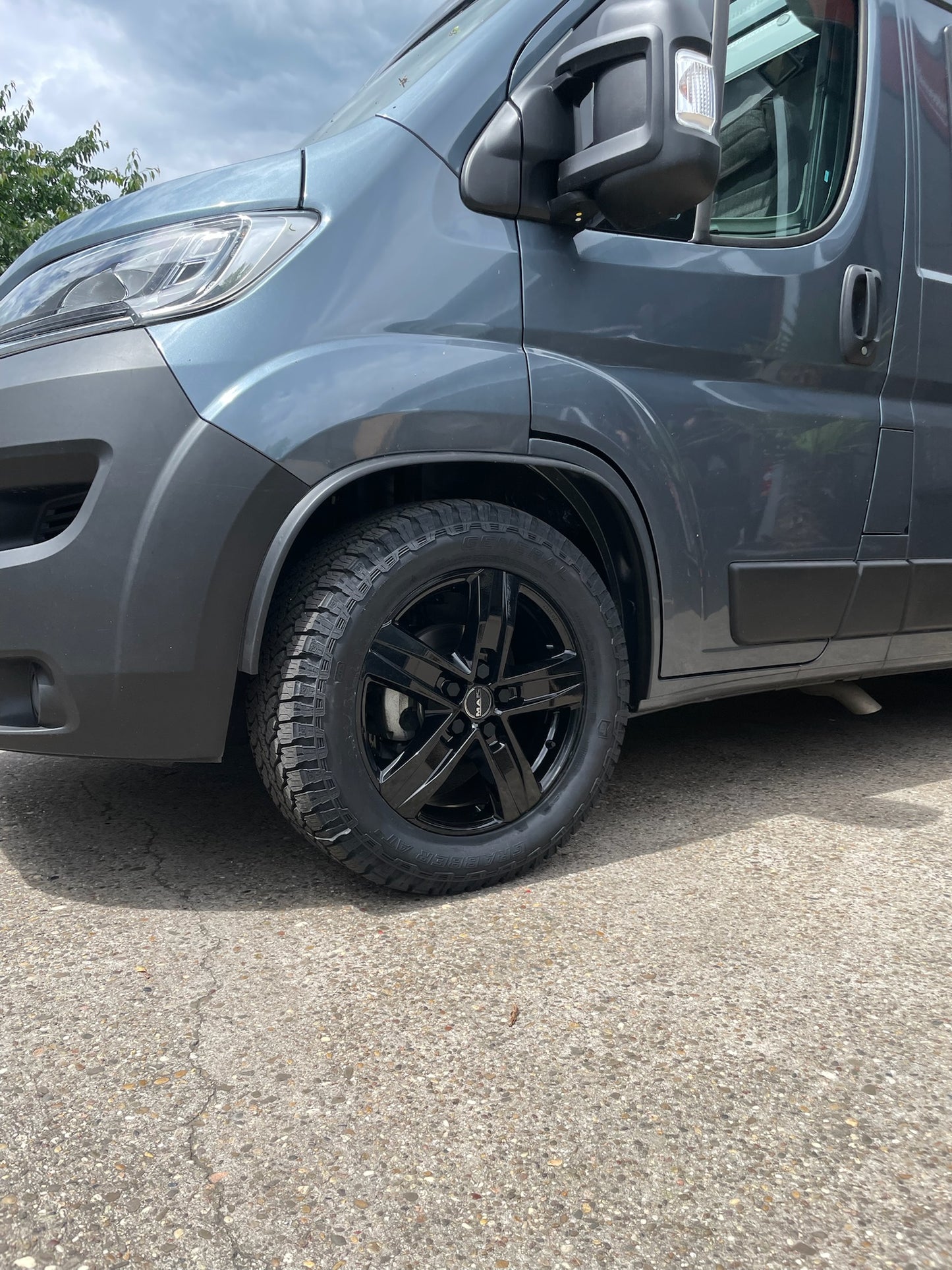 18 Zoll - MAK Stone 5 schwarz + General Tire Grabber AT3 255/55 R18 - Fiat Ducato