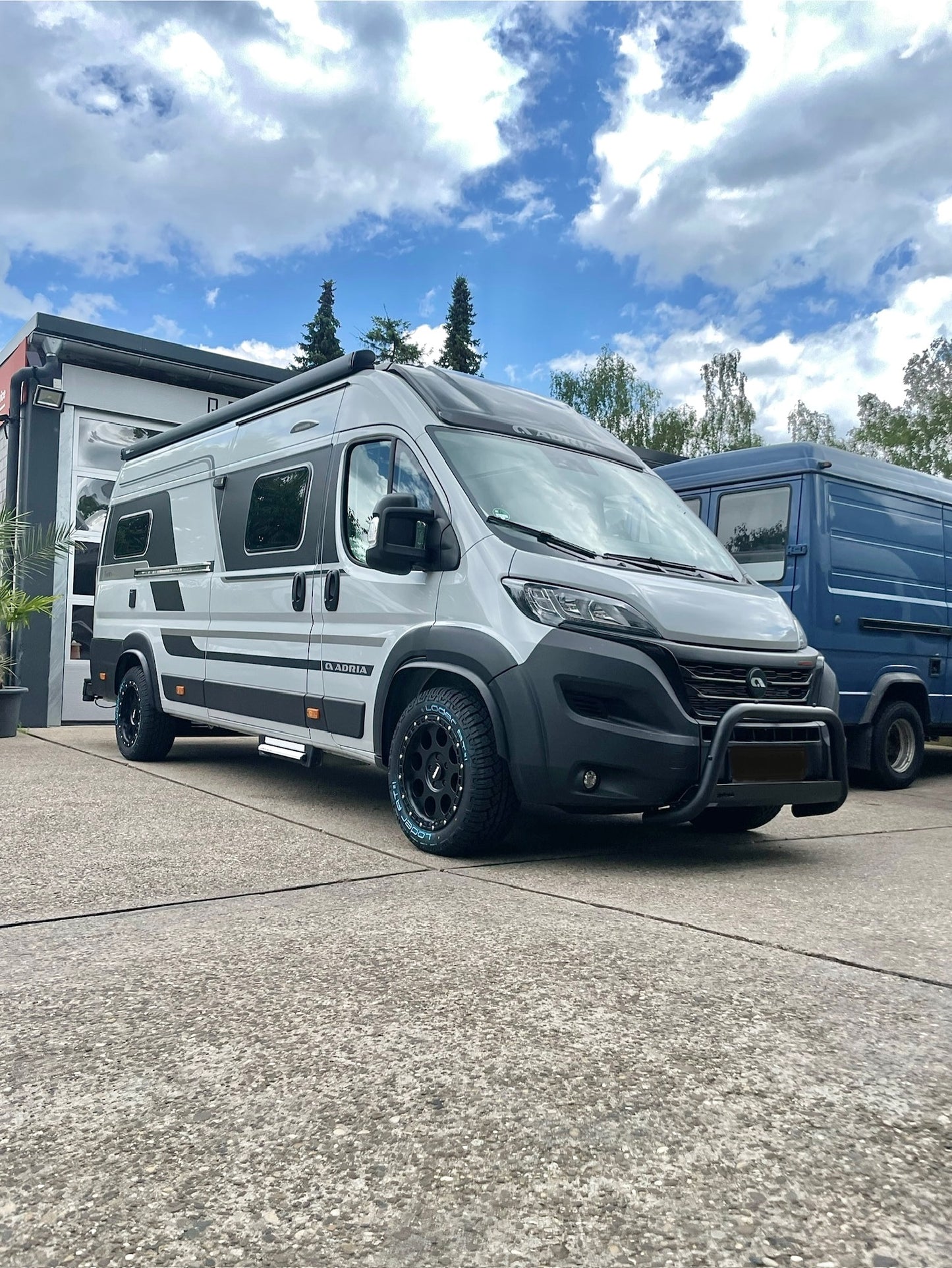 18 Zoll - Delta Klassik_B rugged schwarz matt + Loder Tire AT#1 255/55 R18 - Fiat Ducato