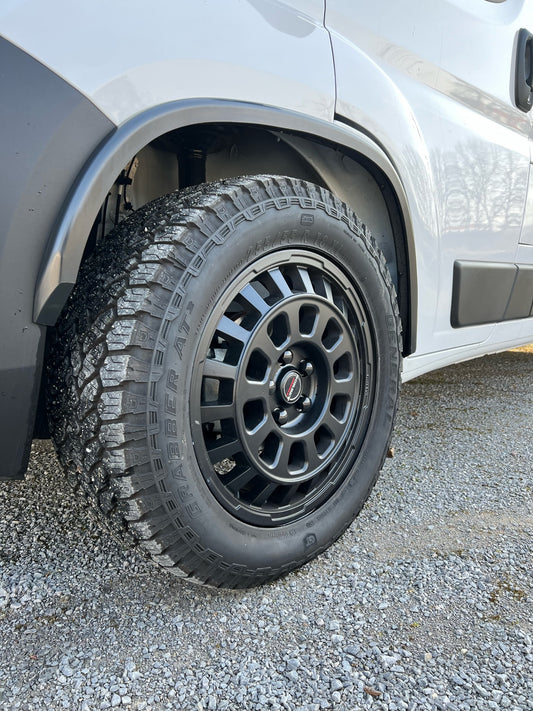 Borbet CW7 schwarz matt mit General Tire Grabber AT3